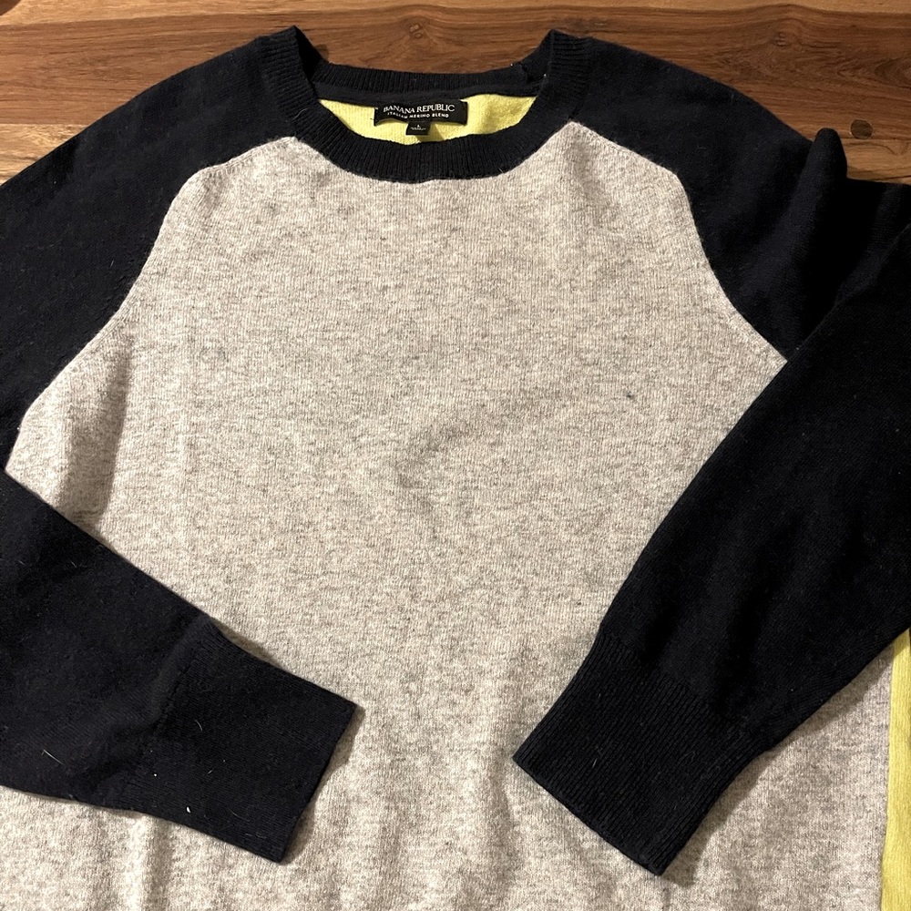 Banana Republic Italian merino blend sweater size L